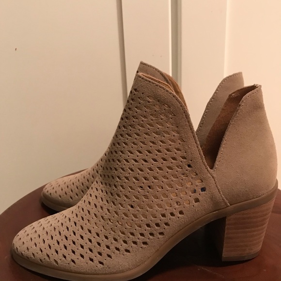 NWOT LUCKY BRAND PERFORATED SUEDE BOOTIES SZ 6.5! - Picture 4 of 8